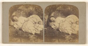 bare-breasted woman laying on side by stream (inspirado en good girl blush elixir edp de carolina herrera)